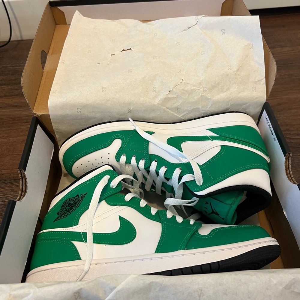 Nike Air Jordan Mid 1 (Brand New) M size 8/W size 9